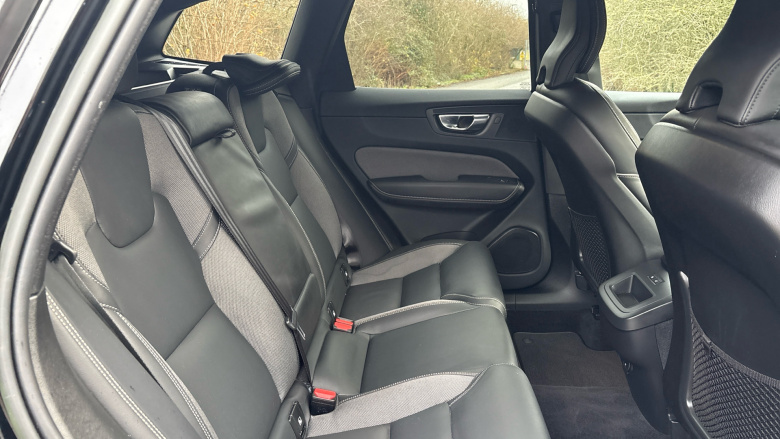 Volvo Xc60 2.0 B4D R DESIGN 5dr AWD Geartronic Diesel Estate